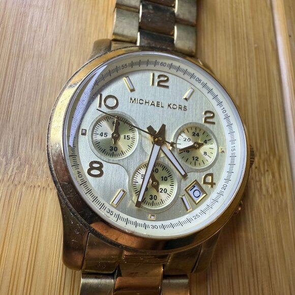 Michael Kors Chronograph Gold Tone Unisex Watch MK-5055, 38mm - Picture 3 of 5